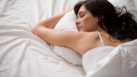 Mehr Schlafkomfort: So viele Kissen sollten Sie im Bett haben