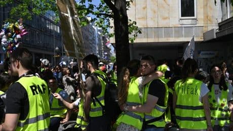 Serbien: Erste gemeinsame Großdemonstration von Studenten und Gewerkschaften