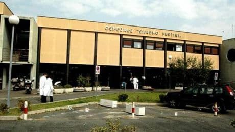 Roma, dimesso dall'ospedale Pertini: la moglie lo trova morto nella sua auto. Daniele aveva 51 anni, aperta un'inchiesta
