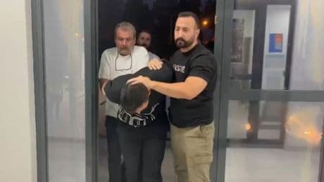 Husumetlisini vurmak isteyen şahıs yanlışlıkla 3 kişiyi daha vurdu