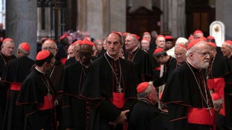 Avant d'entrer en conclave, le cardinal Bustillo fait ses confidences