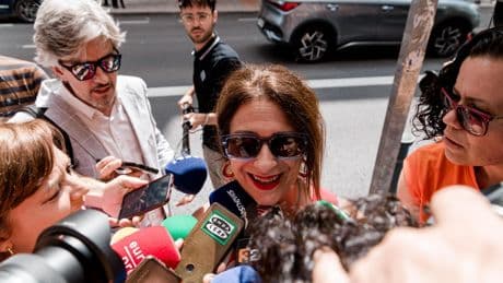 Leire, querida: si tú eres periodista, yo soy fontanera del PSOE