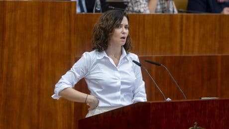 Ayuso acusa a Óscar López de estar detrás de la investigación de las saunas del suegro de Sánchez para dañarle en 2017