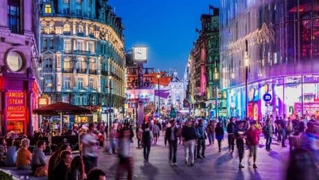 Labour risks 'hammerblow' for struggling pubs with plans for 'taxi tax'