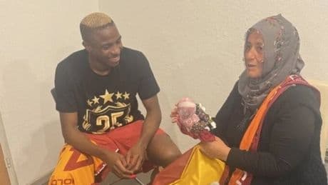 Victor Osimhen Neslihan Teyze ile buluştu