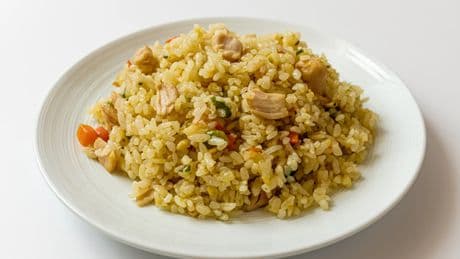 Arroz de menudillos de pollo, una receta divertida y con ingredientes baratos