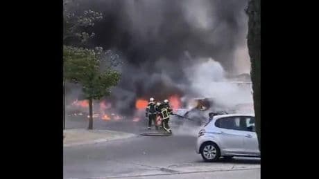 Nuevo incendio en Madrid: arden 10 coches en el parking del centro comercial Xanadú, en Arroyomolinos