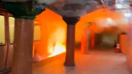 New York: Feuer in der U-Bahn – Panik in der Rushhour