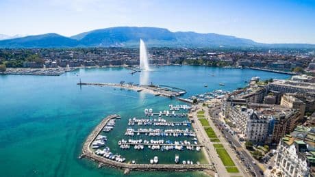 La vigueur du franc suisse, plus que jamais valeur refuge, handicape la banque nationale
