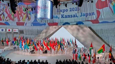 Japan: Japans Kaiser läutet die Expo ein