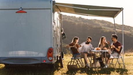Auf Parkplätzen übernachten: Welche wichtigen Camping-Regeln Sie kennen sollten
