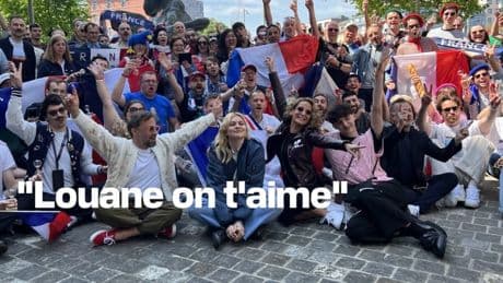 "Je suis en train de chialer": la rencontre émouvante entre Louane et les fans français de l'Eurovision