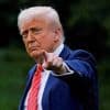 Donald Trump signe le décret portant à 50 % la surtaxe douanière sur l’acier et l’aluminium