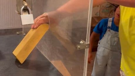 Goldklotz wiegt 13 Kilo - Er schafft das Einhand-Wunder