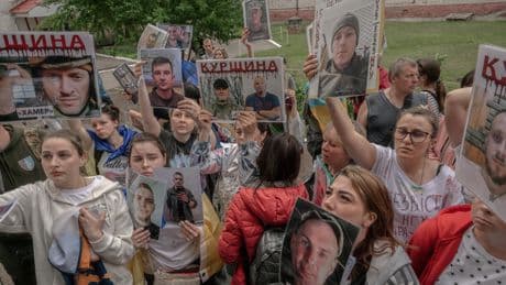 «Nous le faisons pour conserver un peu d’humanité»: l’Ukraine à la recherche de l’identification de ses soldats disparus