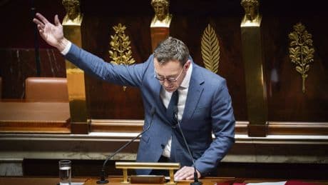 « Ce coup de force relève d’une forme de trumpisme » : à l’Assemblée, la loi Duplomb privée de débats au grand bonheur de l’agro-industrie