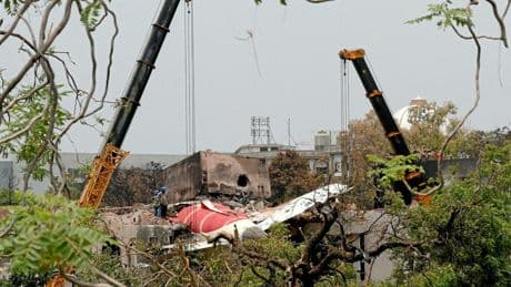 Crash Air India : la piste de la panne des deux moteurs se précise