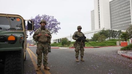 Manifestations à Los Angeles : les premiers marines déployés pour protéger un bâtiment fédéral