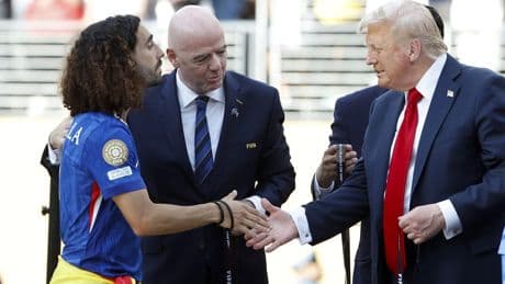 Bizarrer Auftritt bei Klub-WM - Hand-Spanier hatte vor Trump „die Hose voll“