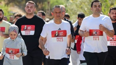 Özel, CHP 102’nci Yıl Koşusu’na katıldı