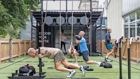 Kraftaufbau mit Frischluft: Was den Fitnesstrend Battlebox ausmacht