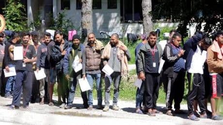 Migranti armati sulla via di Trieste. Scontro a fuoco con la polizia serba