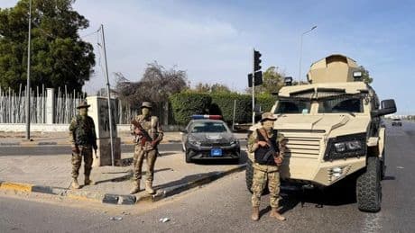 Nueve españoles retenidos en un hotel de Trípoli debido a los combates entre guerrillas