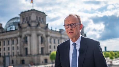ARD-Mann verbeißt sich in Nebensache und Merz lässt zwei Kürzungen durchblicken