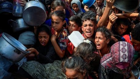 «Nous ne pouvons rester silencieux» : douze survivants de la Shoah dénoncent dans une lettre la famine à Gaza