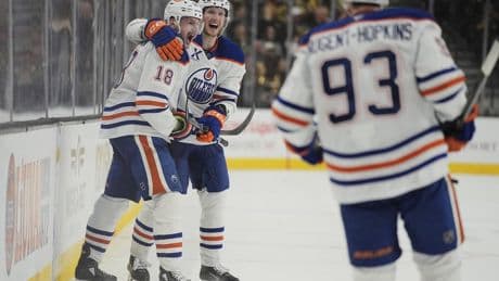Edmonton Oilers mount another comeback to earn a rare Game 1 win in a playoff series
