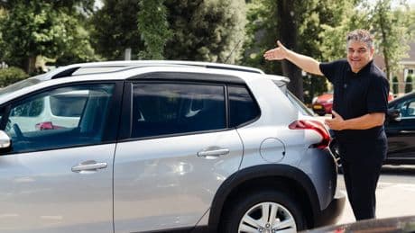 Wat doet deze gekke strip boven de portieren van deze Peugeot 2008? | Sjoerds Weetjes 460