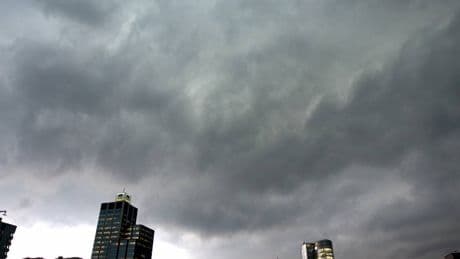 So wird das Wetter: Wochenende schwülwarm – Warnung vor Unwetter in Teilen von NRW