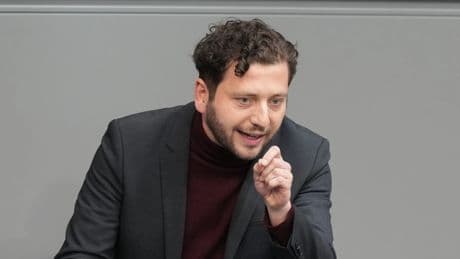 Nach missglücktem Vergleich: Banaszaks erhellender Besuch in Rüsselsheim