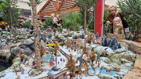 In tuincentrum Zoetermeer zit de kerstman alweer op de arrenslee