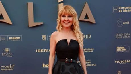 Cayetana Guillén Cuervo llega a la alfombra roja de los Premios Talía: &quot;El nivel está altísimo&quot;