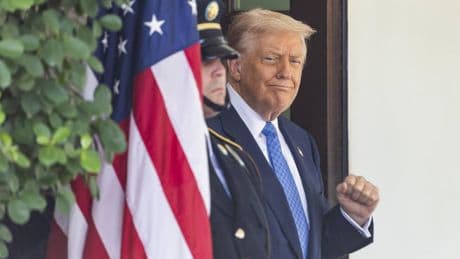 Pressioni, minacce e sicurezza nazionale: così i dazi sono diventati il “coltellino svizzero” di Trump