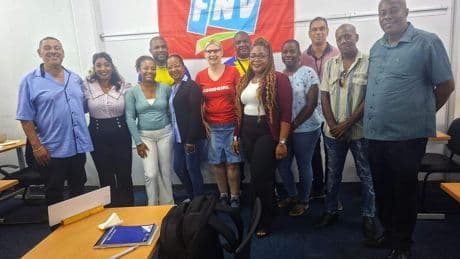 Callcenterwerkers Suriname eisen betere werkomstandigheden: ’Nederlanders hebben geen idee dat ze met ons bellen’