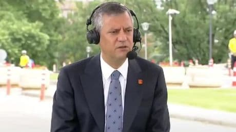 Özel'den iktidara 'FETÖ' suçlaması: 'AKP'li kadrolara gelince durdu'