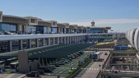 Milano'da havalimanında bir yolcu yangın çıkardı