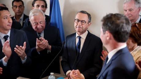 "Il s'en ira forcément à un moment": Bruno Retailleau va-t-il rester au gouvernement après sa victoire à la tête des LR?