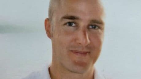Uomo ucciso da tre minori nel Regno Unito, Alexander Cashford «colpito con sassi e poi calpestato»: il racconto dei testimoni