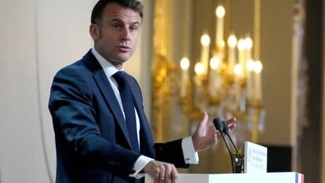 Budget: Macron juge que le plan d'économies de Bayrou a la "vertu du courage, de l'audace et de la lucidité"
