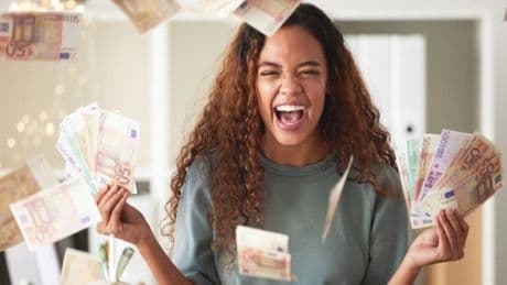 Domicilia tu nómina, invita a amigos y gana hasta 750 euros: sin duda, la mejor promoción bancaria del momento