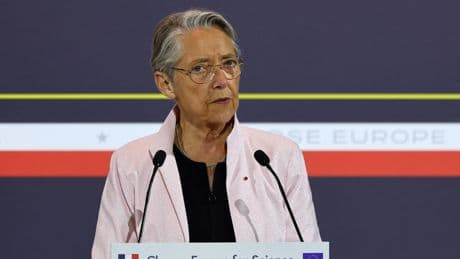 «Plutôt que de rendre les filles plus scientifiques, pourquoi ne pas rendre les garçons plus littéraires ?»