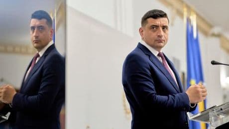En Roumanie, le nationaliste George Simion favori de la présidentielle et adepte de l’outrance