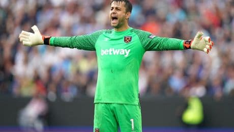 40-year-old goalkeeper rejoins Premier League club weeks after being released