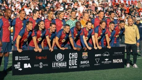 Los Legends exhiben su magia, pero claudican en el Monumental (2-0)