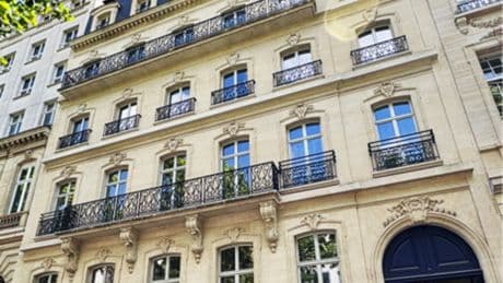 Santalucía compra dos inmuebles en París y Lisboa por 70 millones de euros