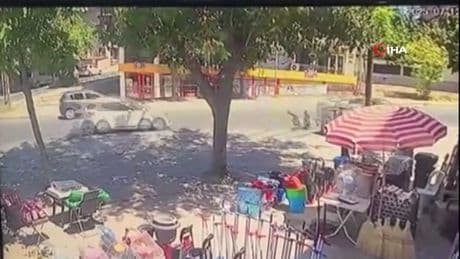 Beylikdüzü’nde feci kaza: Süratle gelen otomobil yayaya çarpıp kaçtı