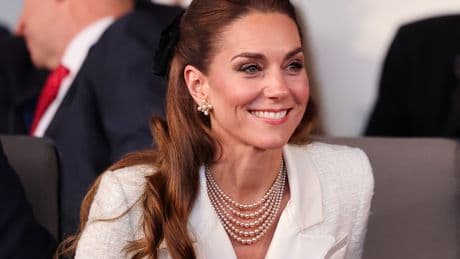 Il messaggio dietro le perle di Kate Middleton per il VE Day 2025